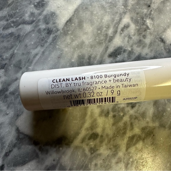 Undone Beauty Clean Lash Mascara Burgundy - Picture 2 of 3